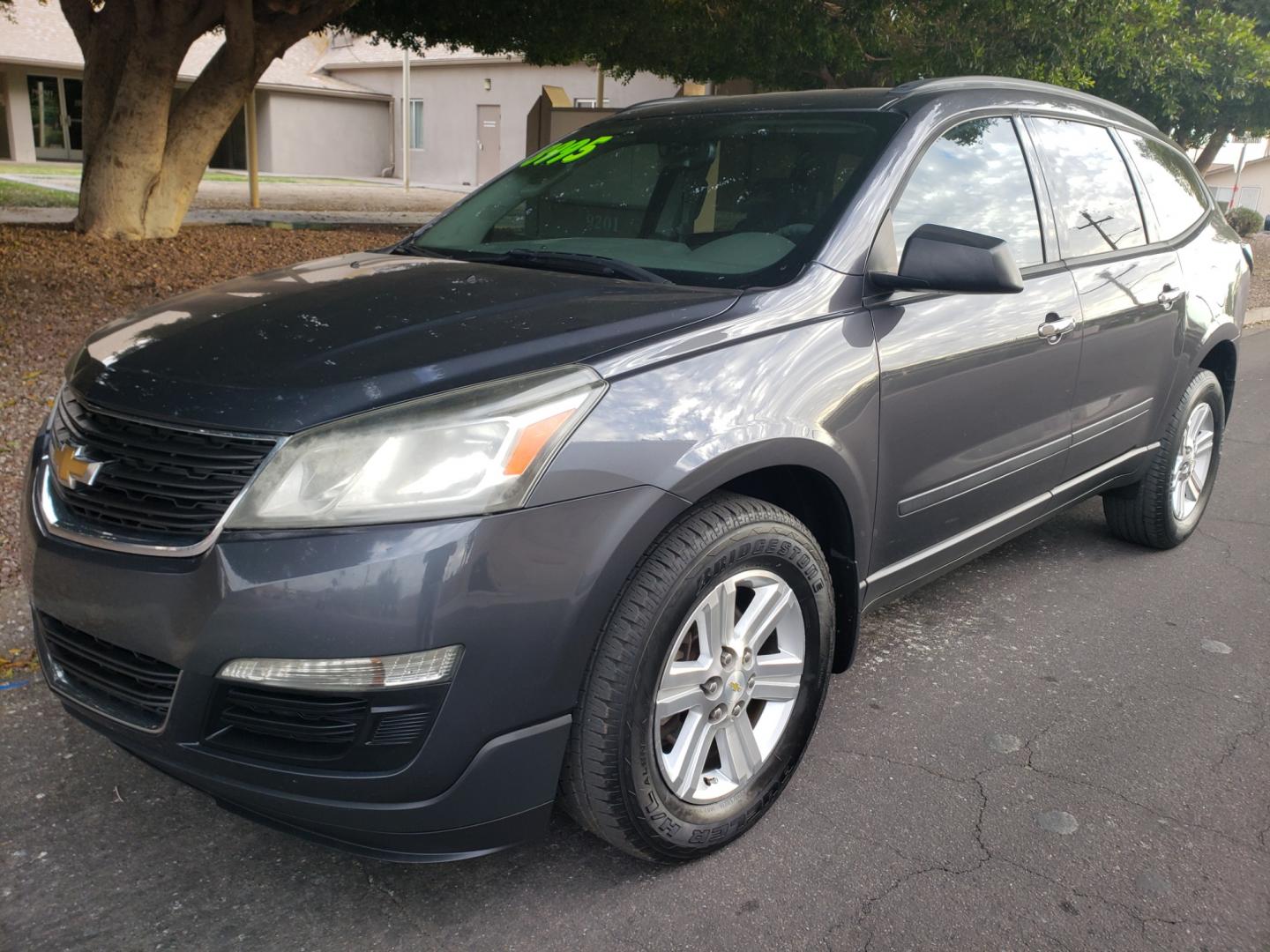 2014 /gray and lite gray Chevrolet Traverse ls (1GNKRFED7EJ) with an 3.6L V6 DOHC 24V engine, 4-Speed Automatic transmission, located at 323 E Dunlap Ave., Phoenix, AZ, 85020, (602) 331-9000, 33.567677, -112.069000 - 2014 Chevrolet Traverse LS,.......EXCELLENT condition,.... Ice Cold A/C, Gray and lite gray interior with lite gray cloth seats in near perfect condition, 3RD row seating, Rear AC, New brakes, Tune up, Touch screen Stereo/CD Player, Bluetooth, Phone sync, Backuup camera, Satellite, This suv is gorge - Photo#0